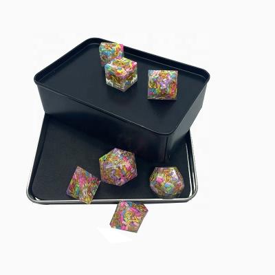 China DND Games Polyhedral Resin Dnd Die Set,Hand Polished Sharp Desktop D & D Rpg Game Dice With Contents for sale