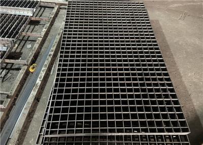 China Q235 Pressed 32*3mm Galvanized Steel Grating For Stair Treads / Walkway for sale