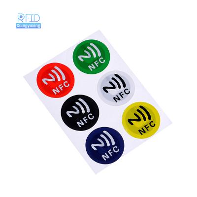 China Waterproof/Waterproof RFID Nfc Tag Rolls RFID 215 Nfc Sticker Paper 213 Nfc Programmable Paper Label for sale