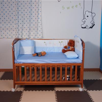 China Brown Color Crib Fence Solid Wood Baby Portable Crib Bed Customized 3 Position High Performance Height Adjustment for sale