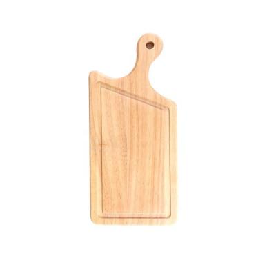 China Irregular Backwood Serving Food Sustainable Rustic Wood Cutting Boards Carved Rubber Wood Board for sale