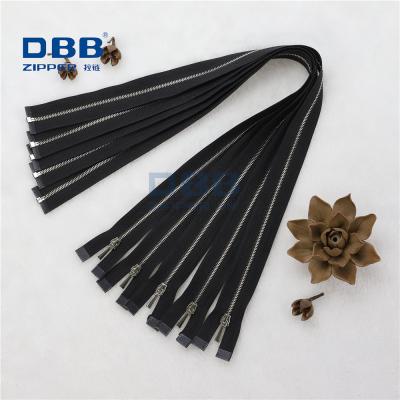 China High Quality Custom Auto Lock Chain #5 Black Metal Teeth Zipper With Metal Puller For Sports Jacket for sale