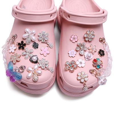 China Luxury Transparent Plastic Acrylic Chains Charms Clog Shoe Accessories Butterflies for sale