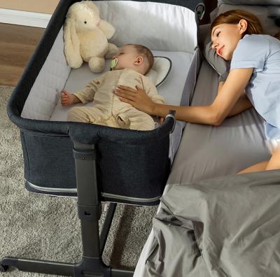 China Modern Bedside Sleeper Crib Hutches Connected To Parents Bed Baby Cradle Bedside Bedside for sale