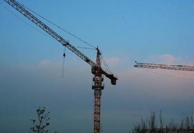 China Self Climbing Tower Crane / self erecting tower crane For bridges for sale