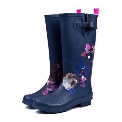 China Fashion Trend Women Wellington Print Rubber Rain Waterproof Ladies Boot Shoe for sale