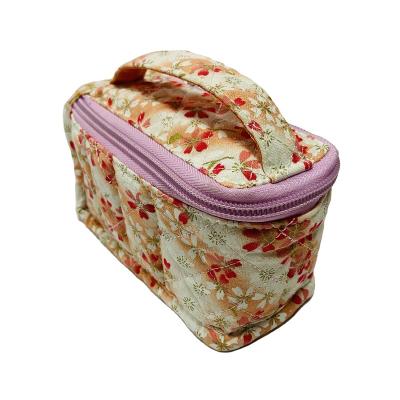 China Fashion Good Quality Printing Travel Oil Pouch Hot Selling Essential Oils Clutch Bag for sale