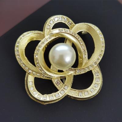 China European and American style fashion rhinestone GG cc women custom jewelry inspired designer brooches and pins for sale