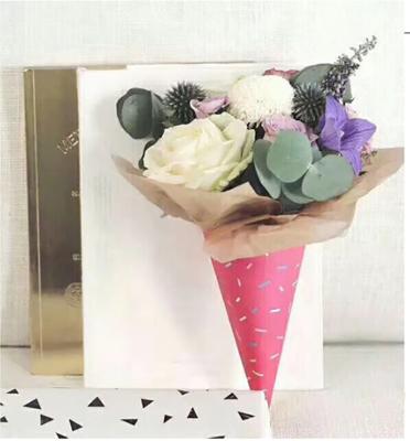 China Recycled Pure Materials Color Ice Cream Hold Hug Bucket Flower Bouquet Packaging for sale