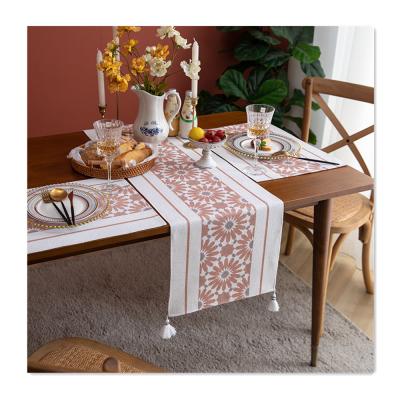 China Table decoration table runner modern design with tassel table runner and place mat set for sale