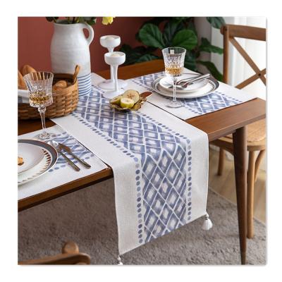 China Modern home and hotel table runner design with tassel table runner and place mat set for sale