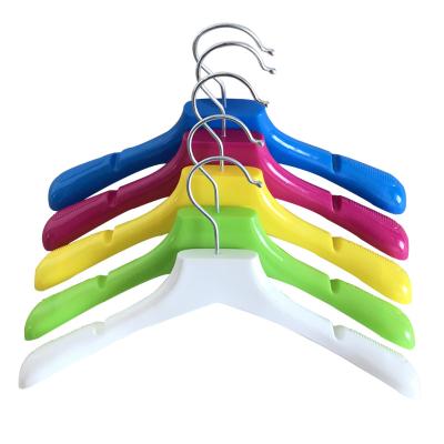 China Durable Non Slip Adult Blue Pink Yellow Space Saving Package Hangers Kids Plastic Suit Hangers for sale