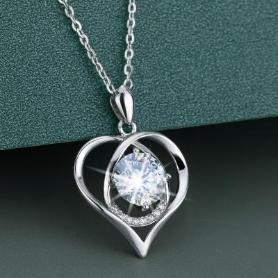 China TRENDY 1CT Moissanite Necklace 925 Sterling Silver Heart Pendant Necklace For Women With Certificate Of Authenticity for sale