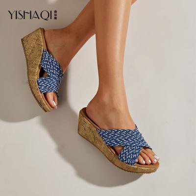 China Wholesale Fashion Slippers Fashion Weave Slippers Custom PU Comfort Shoes Non Slip Rubber Female Wedge Heel Slippers for sale