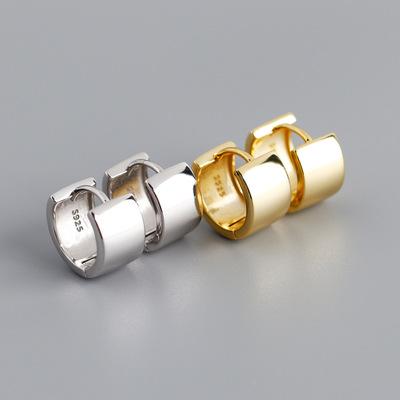 China FASHIONABLE Sterling Silver Earrings for Women European and American Earring Style Design 925 Simple Wide Outdoor Earrings Light for sale