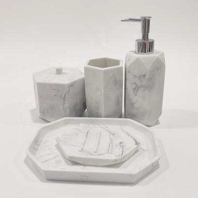 China Sustainable Luxury White Decorative Resin Bath Set Bathroom Accessories For Five Star Hotel Bathroom Products en venta