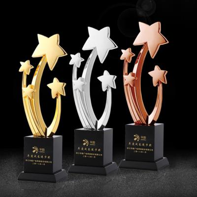 China 2019 colorful gold star trophy with cyrstal base for honor Te koop