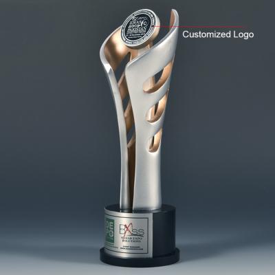 Chine Customized Logo resin trophy Awards for Graduation Gifts à vendre