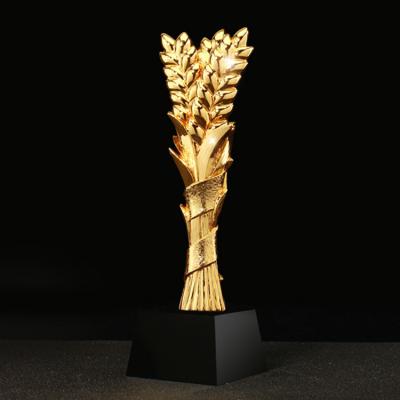 China New design resin gold crystal leaf shaped trophy award Te koop