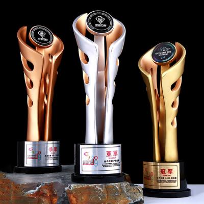 China Chinese Supplier Resin Trophy crystal silver trophies and awards for sale