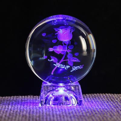 China Desk Decoration Birthday Gift flower 3D Laser Crystal Ball with Led Light Base Te koop