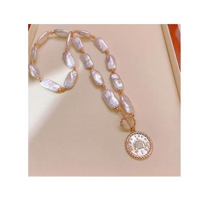 China Environmental Friendly Designer Necklace Female Summer Necklace Elegant Pendants Charm Gold Chain Necklace For Couples for sale