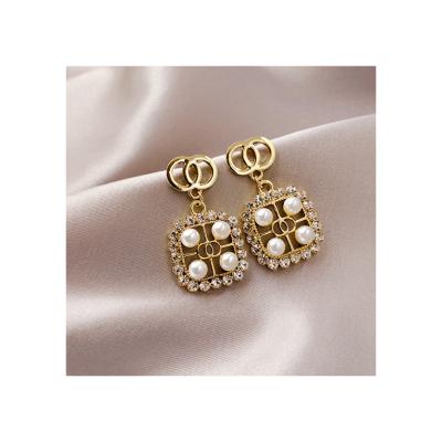 China New Type of Selling TREND Well Non Tarnish Pearl Drop Fashion Jewelry 2021 Stud Earrings for sale