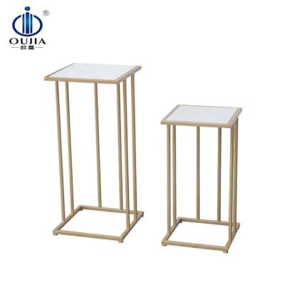 China Mall Convertible Clothing Store , Island Table Display Stand Gold Nesting Heaven And Earth Display Table for sale