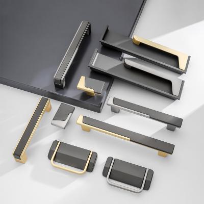 China Modern Luxury Kitchen Furniture Black Gold Zinc Alloy Cabinet Door Handle for sale