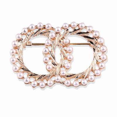 China Fashionable 2021 Double Ring Pearl Girl Jewelry Scarf Buckle Alloy Brooch Pin for sale