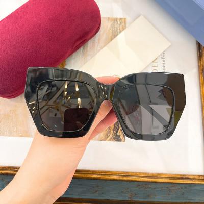 China Good Quality Fashion Sun Glasses Sunglasses Brand Designer Men Women Sun Glass Plank Frame Vintage Fashion Woman Sunglasses With Box for sale