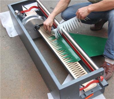 中国 PVC PU Conveyor Belt Punching Machine Finger Shape Food Industry 販売のため