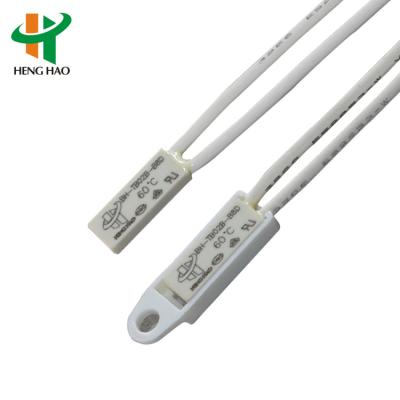 Cina NC NO Plastic Case 250V 2A Bimetal Temperature Switch Thermal Protector in vendita