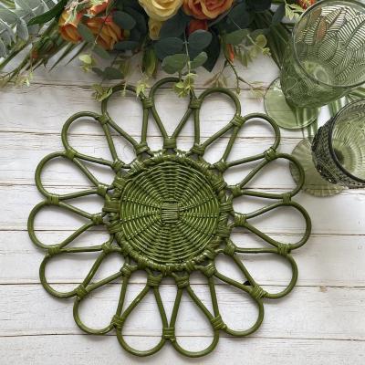 China Sustainable Wholesale Custom Stylish Rattan Place Mat Charger Dishes for sale