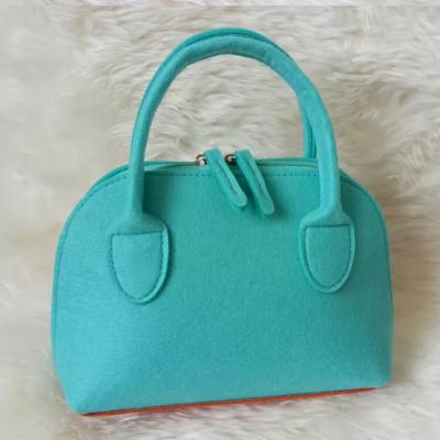 China Latest Design High Quality Handmade Ladies Shoulder Bag Felt Handbag Felt Tote Bag Organizer for sale