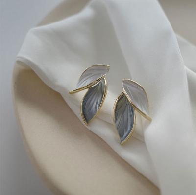 China FASHIONABLE Korean style S925 silver post women stud earrings new leaf earrings designs jewelry for sale