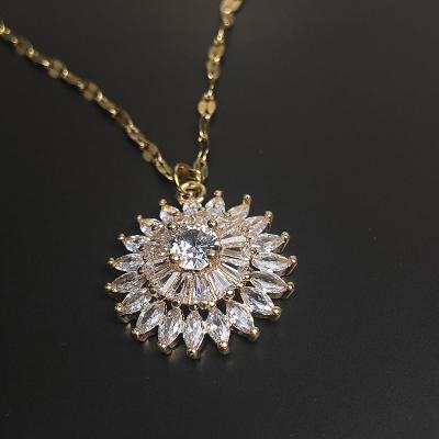 China New FASHIONABLE Zircon Flower Necklace For Women Gold Stainless Steel Neckalce Clavicle for sale