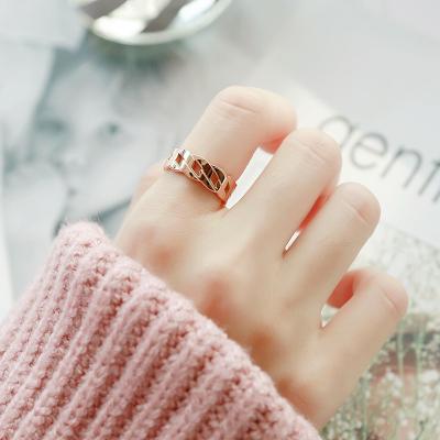 China Fashionable Stainless Steel Ring Non Tarnish Jewelry Gold Women FASHIONABLE Rings for sale