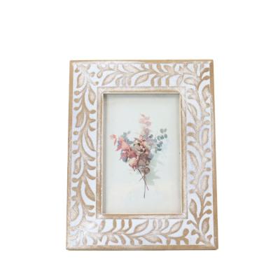 China Indoor simple desktop photo desktop vertical frame decoration new product exhibition decoration photo frame for sale