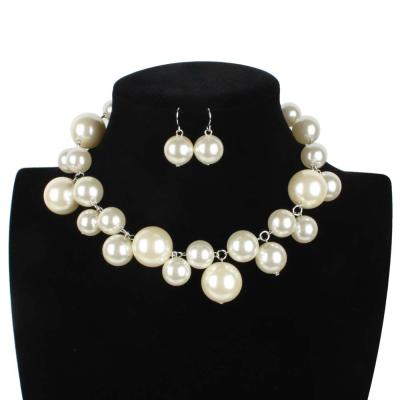 China Fashion Jewelry Set Hot Selling Pearl Necklace Earring Set for sale