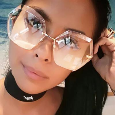 China Fashion Sunglasses Summer 90s Oversized Vintage Shading Sunglasses For Women Round Face for sale