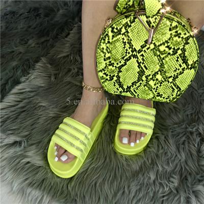 China Waterproof Oversized Slippers Fur Rubber Plastic Slide With Purse Set Bling Flat Casual Women's Sandals for sale