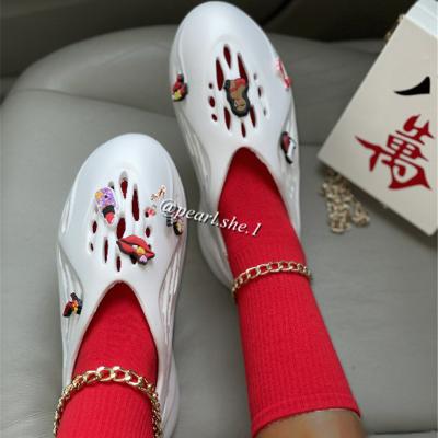 China 2021 Anti-Smell Women Luxury Pink Charms For Clogs Platform About Christmas For Women for sale