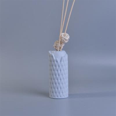 Cina 200ml fatti a mano svuotano le bottiglie ceramiche di aromaterapia delle bottiglie del diffusore, bianche in vendita