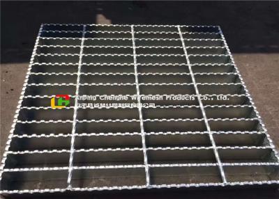 China 30 X 4 Serrated Bar Grating Stair Treads Skid Proof Beautiful Surface for sale