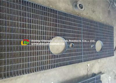 China Custom S275 Galvanized Steel Walkway Grating For City Gardens / Railway for sale