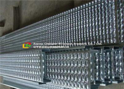 China Pisada de escalera galvanizada serrada fijación empernada, pisadas de escalera de acero de la rejilla del resbalón anti en venta