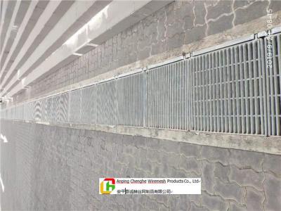 China Custom S275 Galvanized Steel Walkway Grating For City Gardens / Railway for sale