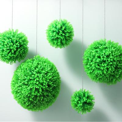 China Eco - Friendly Plastic Artificial Anti UV Topiary Grass Ball for sale