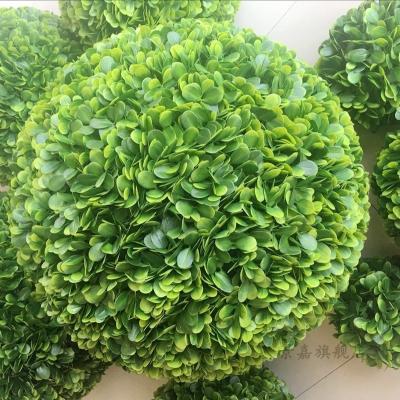 China Eco-friendly Wholesale Plastic Grass Ball Topiary Hanging Artificial Boxwood For Indoor Outdoor Decoration for sale